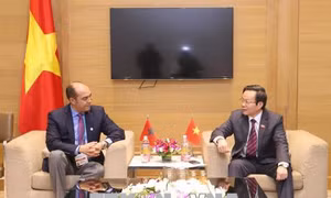 Phó Chủ tịch Quốc hội Phùng Quốc Hiển tiếp Đoàn đại biểu Vương quốc Maroc