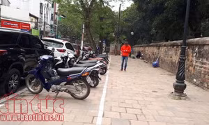 Điểm trông giữ xe vỉa hè phố Văn Miếu đã hợp lý?