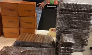 Chuyển hồ sơ sang công an vụ nhập lậu hàng chục nghìn bao thuốc lá, điếu xì gà