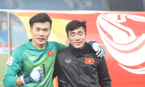 Thủ môn Tiến Dũng suýt bỏ giấc mơ làm cầu thủ để đi phụ hồ
