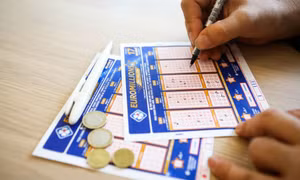 Người đàn ông may mắn ẵm trọn 2 giải xổ số 1 triệu euro