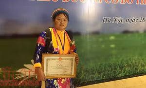 Cô đỡ thôn bản Thào Thị Se và ước mơ có nhiều quần áo sơ sinh cho trẻ