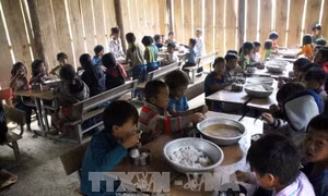 Mô hình trường học bán trú giúp học sinh vùng cao yên tâm đến lớp