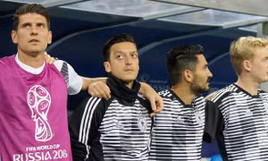 Lý do thực sự khiến Mesut Oezil từ giã tuyển Đức là gì?