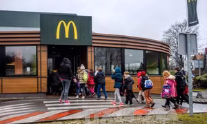 Mỹ điều tra vụ việc hơn 100 người nhiễm ký sinh trùng nghi do ăn salad của McDonald's 