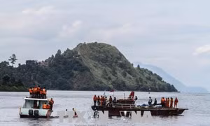 Indonesia phát hiện nhiều thi thể trong tàu đắm trên hồ Toba