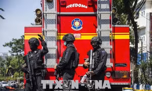  Bốn đối tượng đánh bom liều chết tại trụ sở cảnh sát ở Surabaya, Indonesia