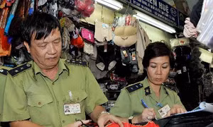 Hàng lậu dồn về chợ Đồng Xuân, Ninh Hiệp rồi tỏa đi miền Trung, miền Nam