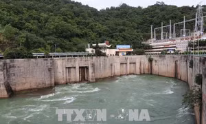 16 giờ ngày 29/7, đóng 1 cửa xả đáy hồ Hòa Bình