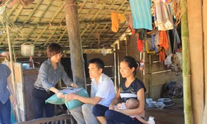Chia sẻ khó khăn, làm ấm lòng vùng khó