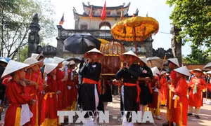 Hàng vạn người đội nắng xem hội trận - nghi lễ chính của hội Gióng đền Phù Đổng