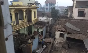 Khẩn trương cấp cứu các nạn nhân vụ nổ tại Bắc Ninh