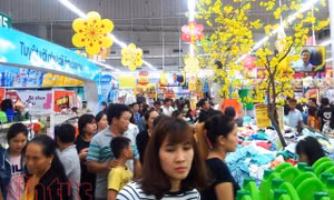 Sắm Tết tại siêu thị: Đông, vui nhưng chưa quá tải