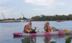 Cô gái bị người thân lạm dụng lúc 5 tuổi tìm thấy hạnh phúc với chàng người mẫu đẹp trai