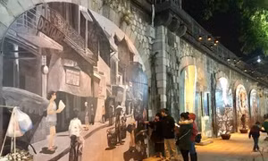 Ký ức Hà Nội tuyệt đẹp trên phố bích họa Phùng Hưng 