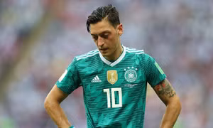 Mesut Ozil nói lời chia tay đội tuyển Đức, chuyện buồn đời cầu thủ
