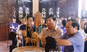 Dâng hương tưởng niệm 30 năm ngày mất Chủ tịch Hội đồng Bộ trưởng Phạm Hùng