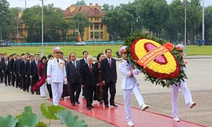 Lãnh đạo Đảng, Nhà nước và đại biểu Quốc hội vào Lăng viếng Chủ tịch Hồ Chí Minh