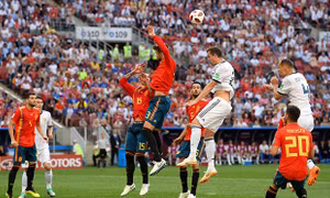 WORLD CUP 2018: Rio Ferdinand: 'Pique vung tay trong hoảng loạn, phạt đền là chính xác'