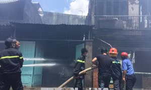 Bảy căn nhà tại thành phố Mỹ Tho bị thiêu rụi giữa trưa