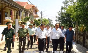 Phó Thủ tướng Thường trực Trương Hòa Bình thăm hỏi, động viên người dân vùng biển Quảng Bình 