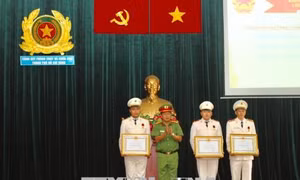 Ba chiến sỹ PCCC nhận Huân chương Dũng cảm của Chủ tịch nước