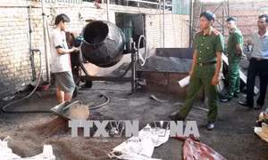 Khởi tố, bắt tạm giam 5 bị can vụ vỏ cà phê trộn sỏi, nhuộm than pin
