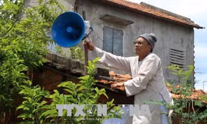 Lắp đặt loa cảnh báo, giúp người dân qua đường sắt an toàn 