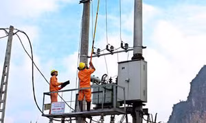 Niềm vui của người thợ kéo điện vùng cao 