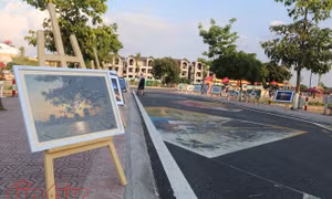 Phố đi bộ Trịnh Công Sơn (Hà Nội) 'đìu hiu' sau 3 tuần khai trương