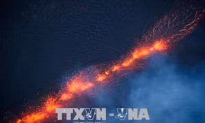 Mỹ: Dung nham của núi lửa Kilauea tiến sát khu vực nhà máy điện địa nhiệt