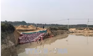 Lò gạch thủ công 'phá' công trình hồ chứa ở Kon Tum