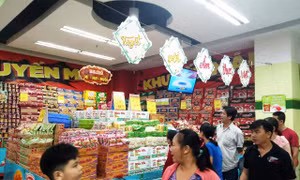 Siêu thị ngoại ồ ạt 'tấn công', doanh nghiệp nội có kịp chuyển mình?