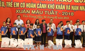 Chủ tịch Quốc hội Nguyễn Thị Kim Ngân thăm, tặng quà và chúc Tết tại Tiền Giang