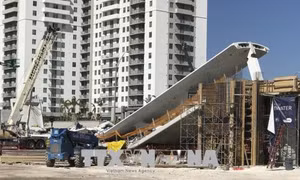 Vụ sập cầu đi bộ ở Florida: Ít nhất 4 người thiệt mạng