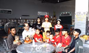Chuyện cảm động về người cha của cả trăm trẻ mồ côi