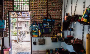 Sản phẩm tái chế của Myanmar thu hút khách du lịch 