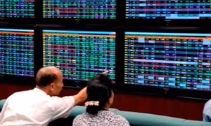 VN-Index vực dậy tăng gần 30 điểm: Cổ phiếu FLC được kéo lên mức giá trần, HAG và HNG bứt phá mạnh