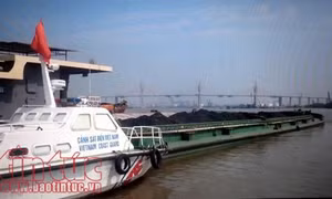 Bộ Tư lệnh Vùng Cảnh sát biển 1 tạm giữ tàu chở 1200 tấn than vi phạm
