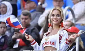 Những bóng hồng xinh đẹp 'thiêu cháy' World Cup 2018