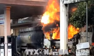 Cần Thơ: Xe bồn tiếp nhiên liệu bất ngờ phát hỏa, tài xế bị bỏng phải nhập viện