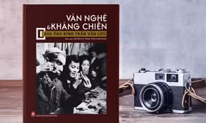 Văn nghệ và kháng chiến qua sách ảnh Trần Văn Lưu