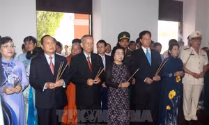 Lãnh đạo TP Hồ Chí Minh dâng hương tưởng niệm Bác Hồ