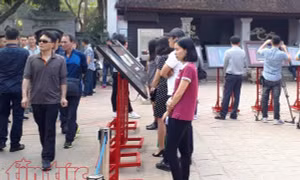 Du khách tiếp cận gần hơn với 'Khoa cử Việt Nam xưa trong di sản tư liệu thế giới'