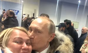 Cô gái may mắn nhận được nụ hôn của Tổng thống Putin là ai?