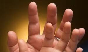Khi bố mẹ chỉ sống cho bản thân, con cái bị 'bỏ rơi'