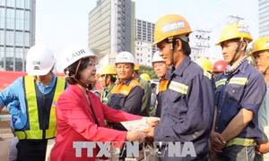 Trưởng Ban Dân vận Trung ương chúc Tết công nhân xây dựng tuyến metro số 1, TP Hồ Chí Minh
