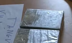 Sơn La: Bắt hai đối tượng tàng trữ trái phép 2 bánh heroin