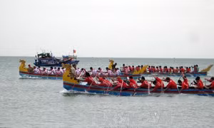 Ninh Thuận khai hội mở lạch vươn khơi đánh bắt đầu Xuân 2018 