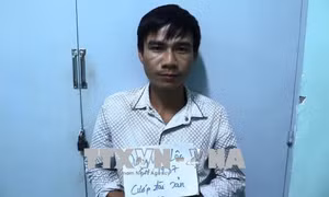 Bắt giữ đối tượng cầm búa đập kính cướp tiệm vàng cách đây 2 năm tại Bình Dương
